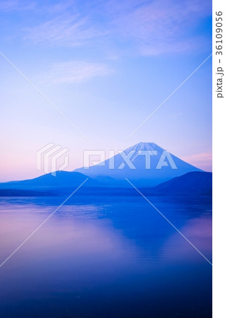 本栖湖(夜明け) 本栖湖(夜明け) 36109056