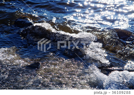 shore of the freezing river 36109288