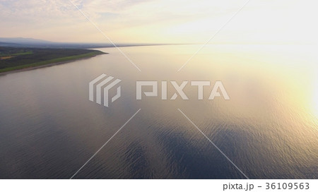 ドローンで上空から撮影した「知床半島と海」（知床半島 西岸／北海道斜里郡斜里町） 36109563