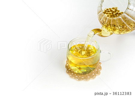 カモミールのハーブティー　Chamomile herbal tea 36112383