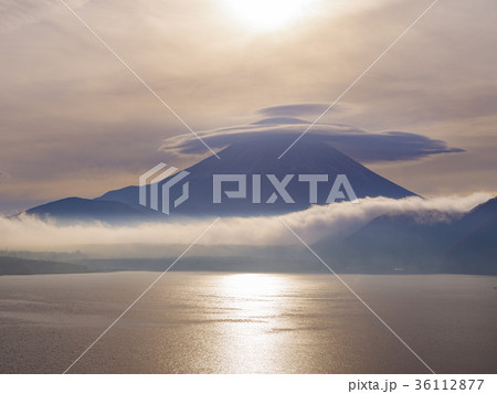 富士山と傘雲 36112877