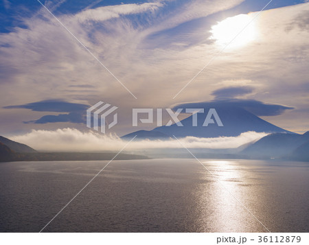 富士山と傘雲 36112879