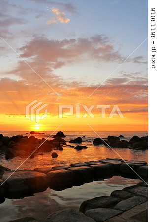 北海道　朝焼けの水無海浜温泉 36113016
