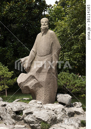 石像 人物像 ひときれ 36114165