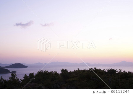 夕焼け 海 風景 36115244