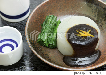 ふろふき大根と日本酒 ふろふき大根と日本酒 36118519