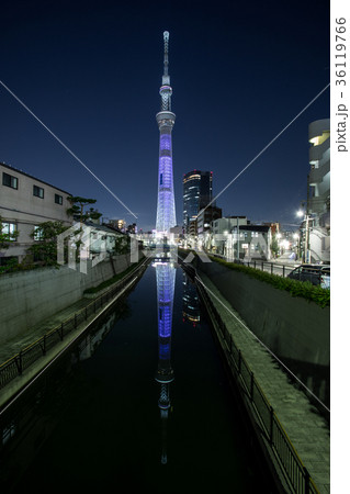 東京スカイツリー 特別ライティング パープル ライトアップ の写真素材