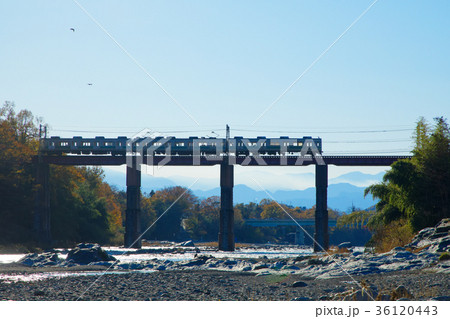 秩父鉄道の鉄橋と列車 荒川橋梁 秩父本線 秩父鉄道の鉄橋と列車 荒川橋梁 秩父本線 36120443