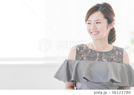 女性 若い女性 パーティー パーティ かわいい ビューティー 女性 若い女性 パーティー パーティ かわいい ビューティー 36122790