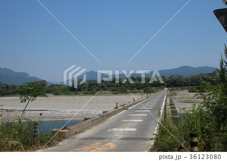 吉野川の潜水橋 36123080
