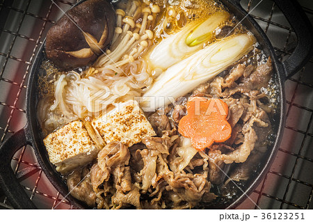 和牛で牛すき鍋 sukiyaki pan 和牛で牛すき鍋 sukiyaki pan 36123251