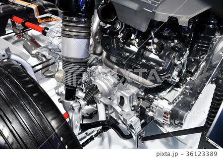 モーターショーの自動車エンジン モーターショーの自動車エンジン 36123389