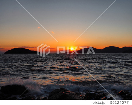 播磨灘の夕景　夕日　夕景 36124077