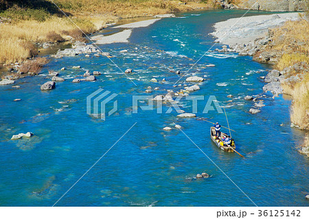 長瀞の紅葉と長瀞ライン下り　金石水管橋 36125142