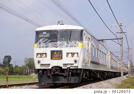 特急あかぎ(185系エクスプレス色) 高崎線 北鴻巣~吹上 特急あかぎ(185系エクスプレス色) 高崎線 北鴻巣~吹上 36126073