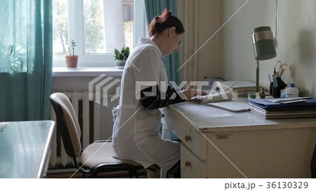 the nurse in the hospital writes 36130329