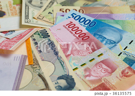 各国の紙幣 36135575
