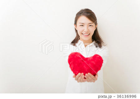 女性 ハート 女性 ハート 36136996