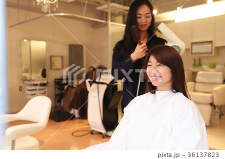 美容院　ドライヤー 36137823