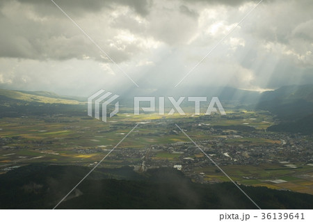 熊本県阿蘇地方 曇天時の風景 内牧の写真素材