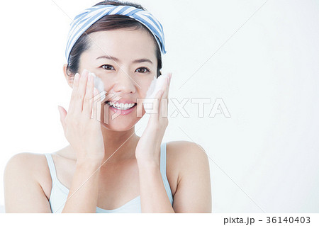 洗顔 クレンジング ビューティー 女性 スキンケア ビューティ 若い女性 美容 洗顔 クレンジング ビューティー 女性 スキンケア ビューティ 若い女性 美容 36140403