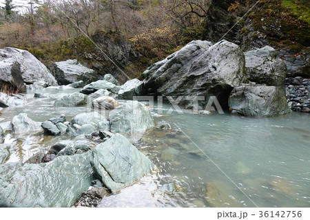 三波石峡の紅葉 36142756