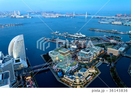 横浜・みなとみらいの夕景 36143836