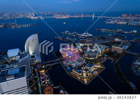 横浜・みなとみらいの夕景 36143837
