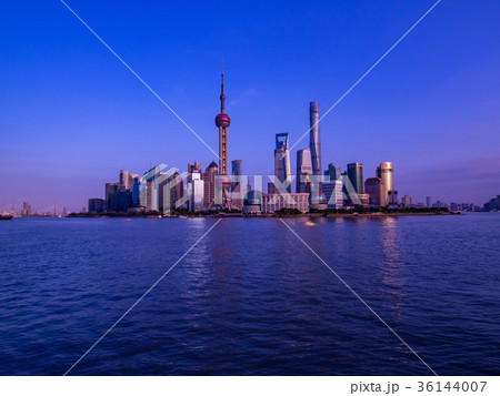 中国・上海の夕景 36144007