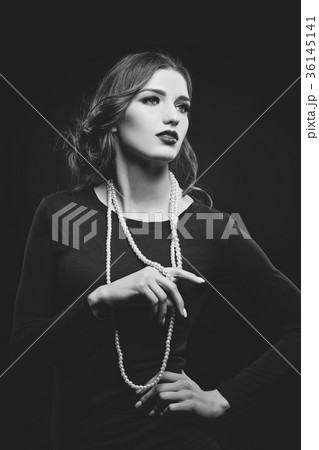 beautiful girl with pearl necklace 36145141