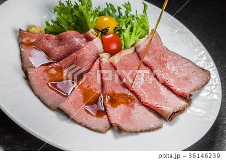 高級ローストビーフ Freshly made roast beef 高級ローストビーフ Freshly made roast beef 36146239