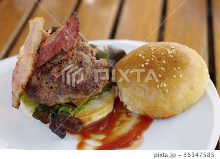 premium burger with bacon 36147585