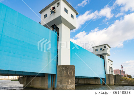 水上バスからの信濃川水門 水上バスからの信濃川水門 36148823