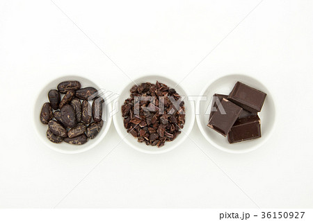 カカオ豆とカカオニブとチョコレート:cacao beans & nibs, chocolate カカオ豆とカカオニブとチョコレート:cacao beans & nibs, chocolate 36150927