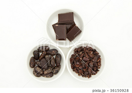 カカオ豆とカカオニブとチョコレート：cacao beans & nibs, chocolate 36150928
