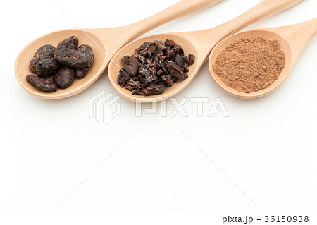 カカオ豆とカカオニブとカカオパウダー:cacao beans, nibs, and powder 36150938
