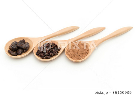 カカオ豆とカカオニブとカカオパウダー:cacao beans, nibs, and powder 36150939