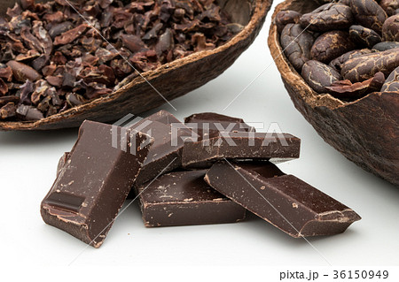 カカオ豆とカカオニブとチョコレート:cacao beans & nibs, chocolate カカオ豆とカカオニブとチョコレート:cacao beans & nibs, chocolate 36150949