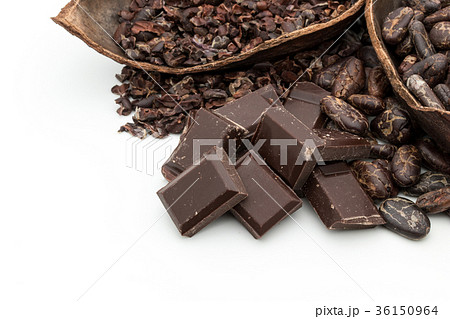 カカオ豆とカカオニブとチョコレート:cacao beans & nibs, chocolate カカオ豆とカカオニブとチョコレート:cacao beans & nibs, chocolate 36150964