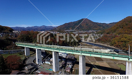 桂川橋梁を渡るトランスイート四季島。2017/11/25 36151588