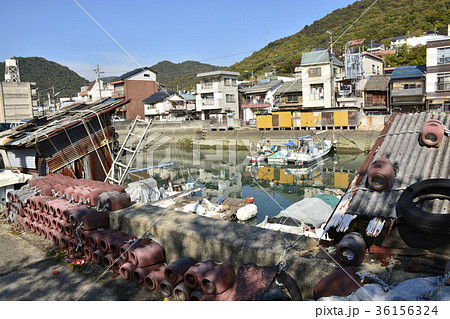 広島県 三原市 昭和の雰囲気の港町風景の写真素材