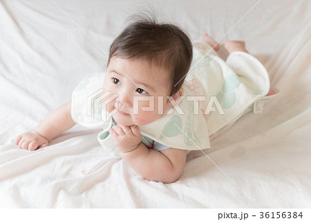 幼児　女の子　新生児 36156384