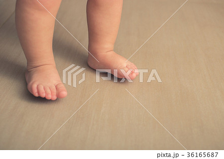 Baby's first steps 36165687