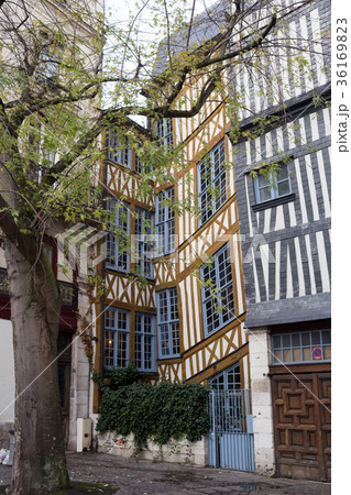 Old and tilted houses at Rue Eau de Robec in Rouen 36169823