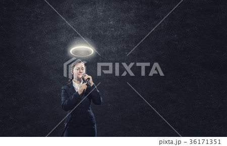 Woman speaker Woman speaker 36171351