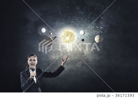 Woman speaker 36171393
