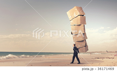 Man with carton boxes 36171469