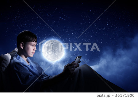 Surfing internet before sleep 36171900