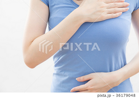 若い女性　乳癌 36179048