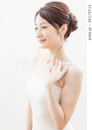 ビューティー　女性　スキンケア　ビューティ　若い女性　美容 36179515